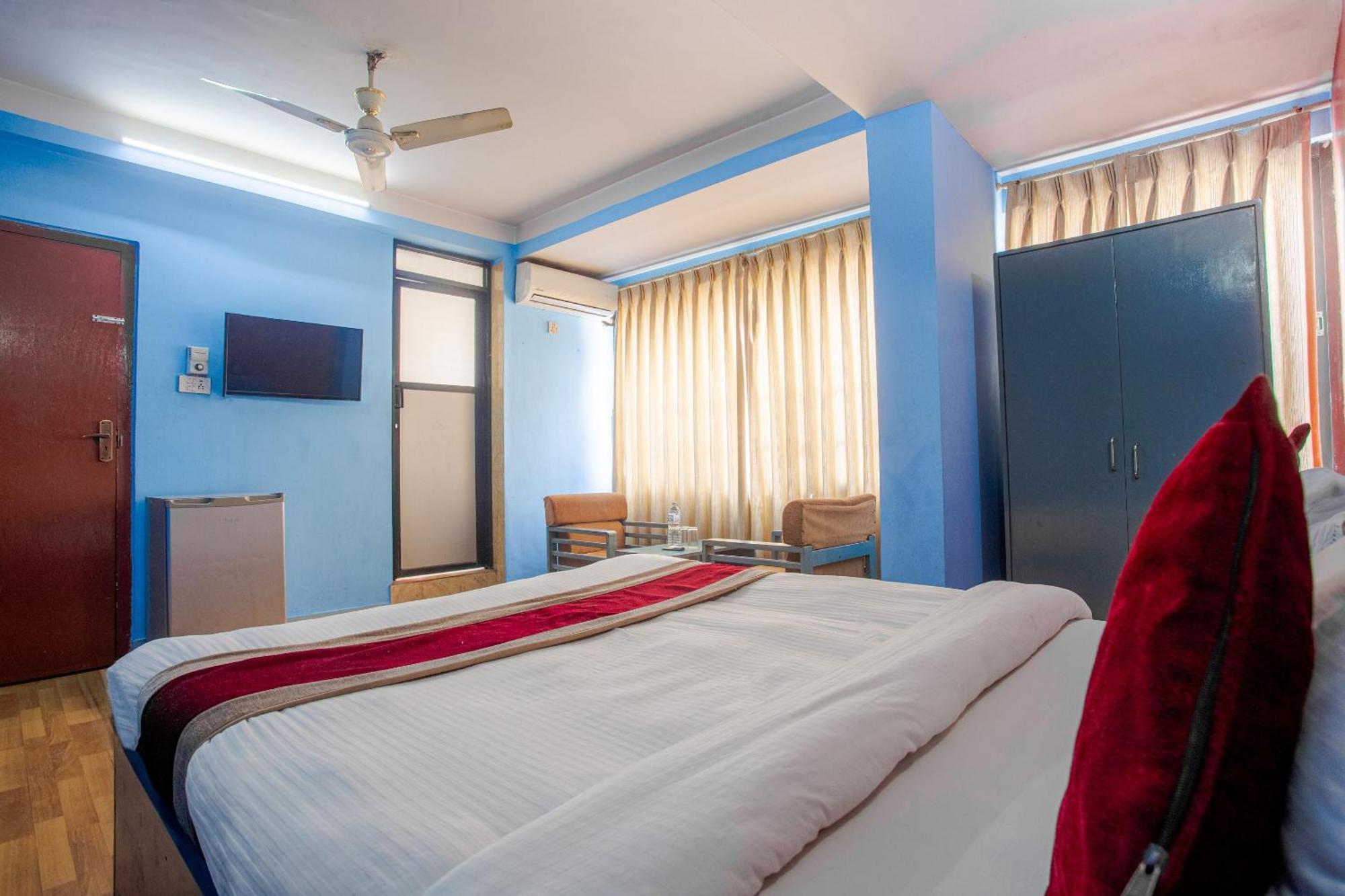 Oyo 808 Hotel Om Ganapati Pvt Ltd Катманду Экстерьер фото