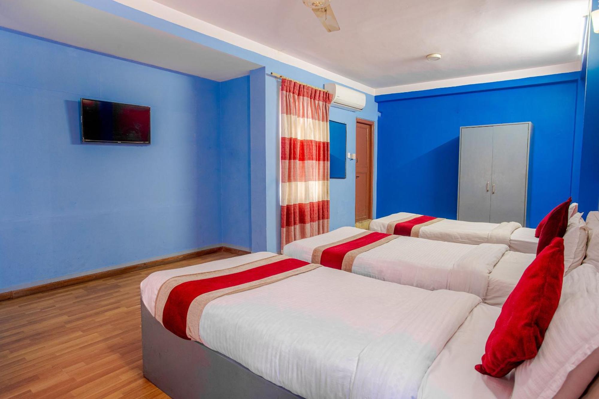 Oyo 808 Hotel Om Ganapati Pvt Ltd Катманду Экстерьер фото