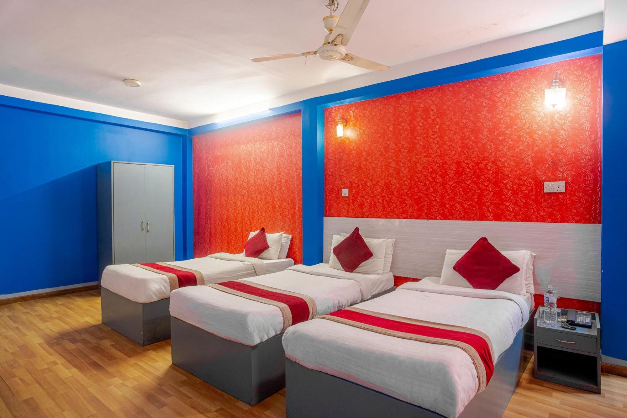 Oyo 808 Hotel Om Ganapati Pvt Ltd Катманду Экстерьер фото