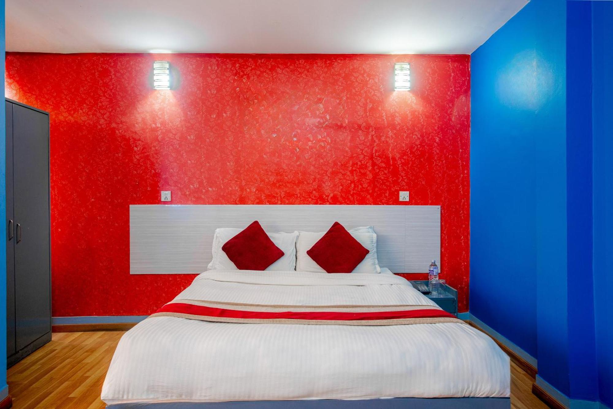 Oyo 808 Hotel Om Ganapati Pvt Ltd Катманду Экстерьер фото