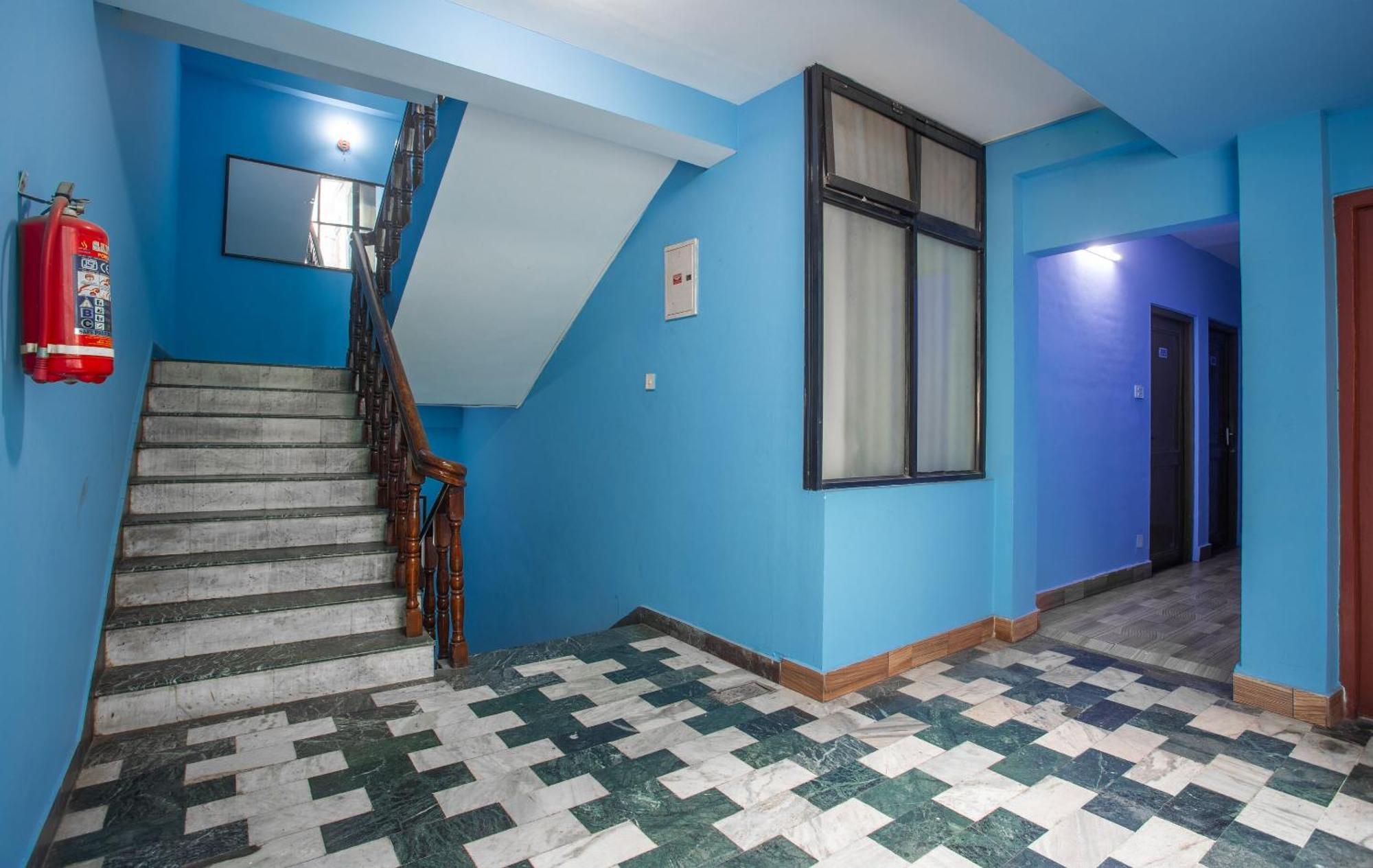 Oyo 808 Hotel Om Ganapati Pvt Ltd Катманду Экстерьер фото