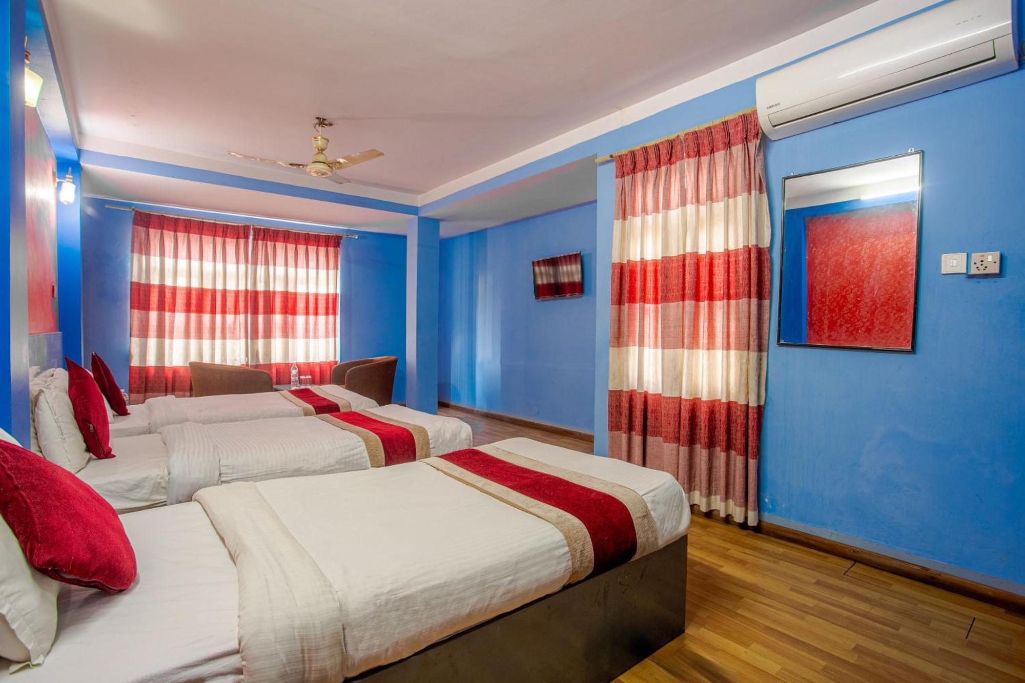 Oyo 808 Hotel Om Ganapati Pvt Ltd Катманду Экстерьер фото