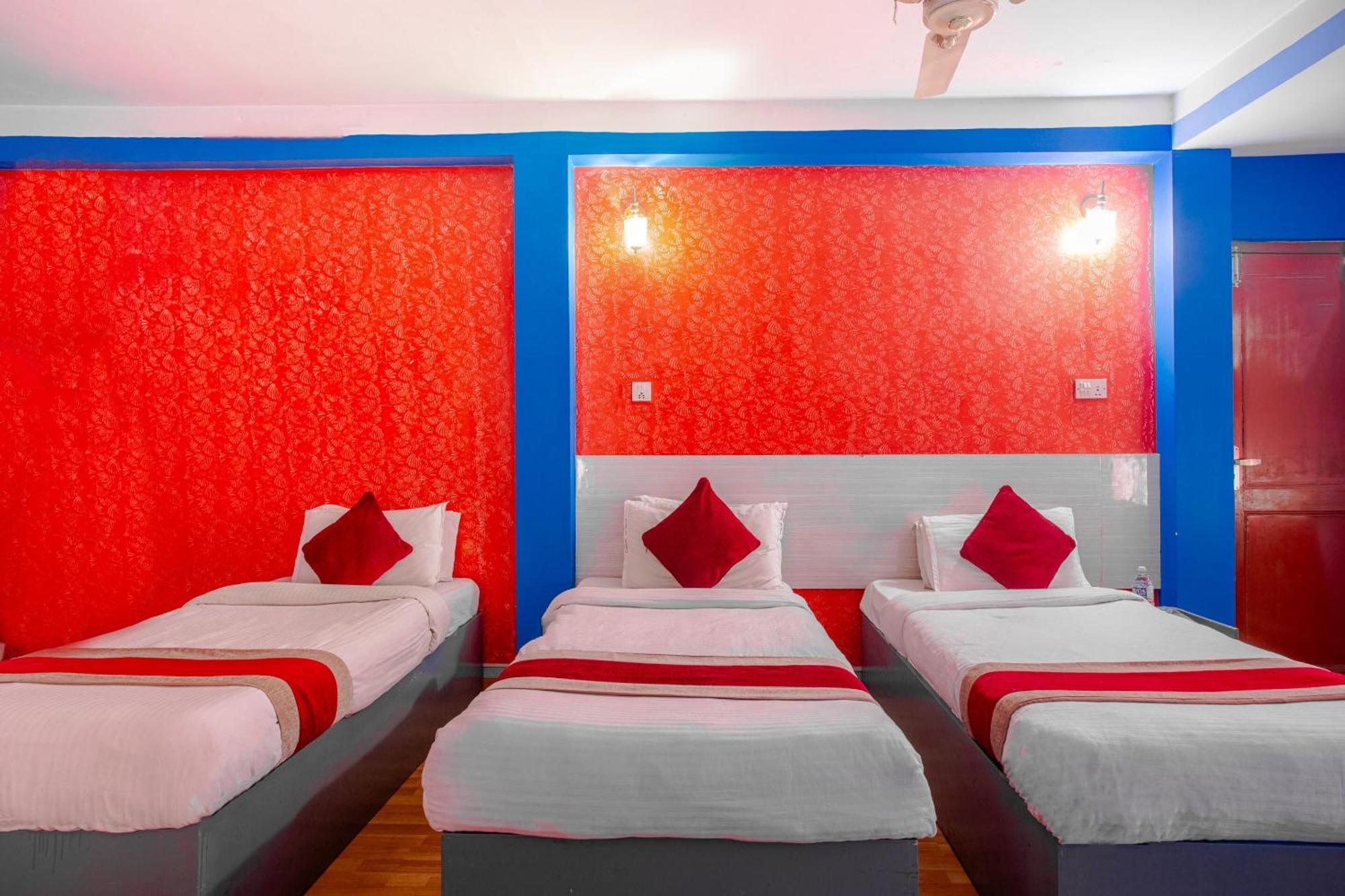 Oyo 808 Hotel Om Ganapati Pvt Ltd Катманду Экстерьер фото